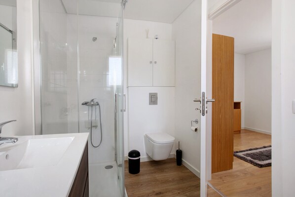 Shower, towels