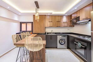 Kjøleskap, mikrobølgeovn, ovn og kokeplater