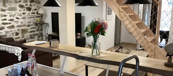 Apartment 'Appartement De Charme Saint-Romain' with Wi-Fi and Air Conditioning