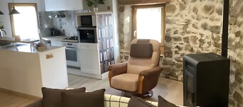 Apartment 'De Charme Saint-Romain' with Wi-Fi and Air Conditioning