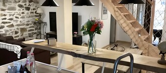 Apartment 'Appartement De Charme Saint-Romain' with Wi-Fi and Air Conditioning