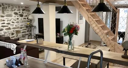 Apartment 'Appartement De Charme Saint-Romain' with Wi-Fi and Air Conditioning