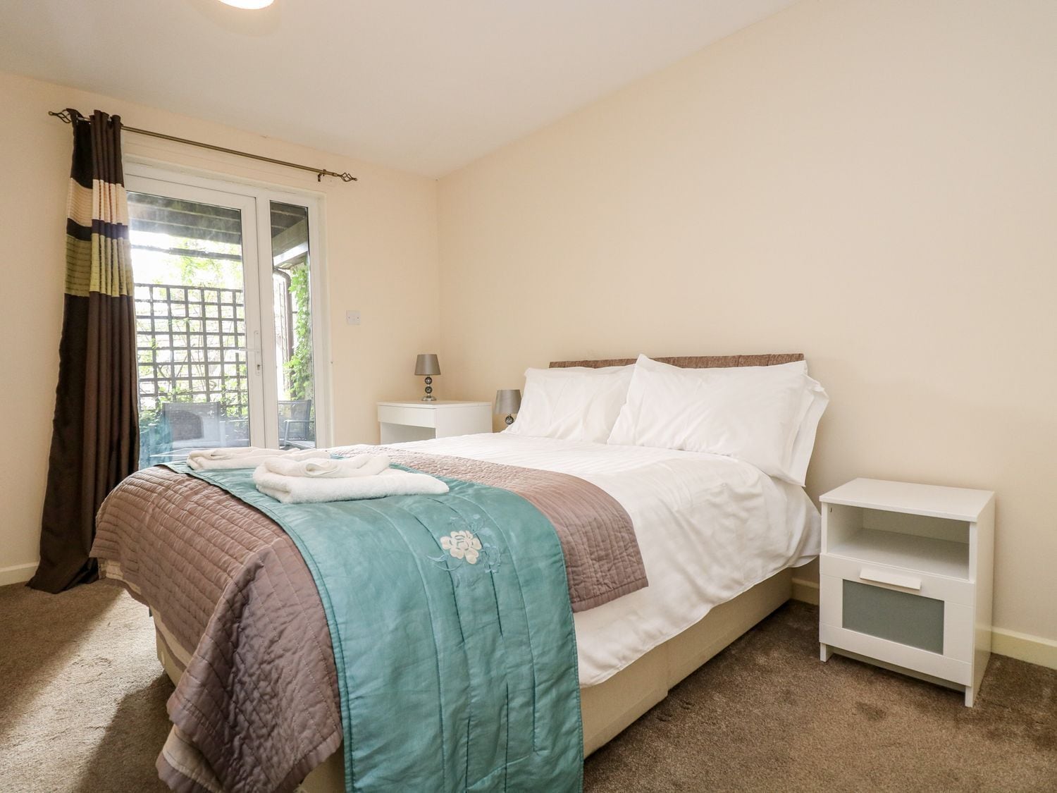 3 habitaciones, decoración personalizada y muebles diferentes 