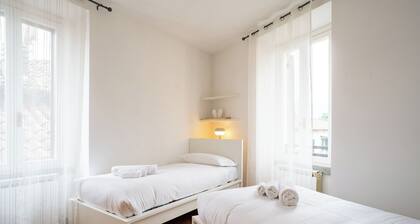 Manzoni Loft - Two Bedroom Apartment, Sleeps 5