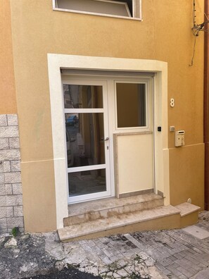 Unclassified image, 4 of 21, button - Recent construction, central, all amenities (Pozzallo)