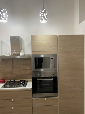 Microwave, oven, stovetop - Recent construction, central, all amenities (Pozzallo)