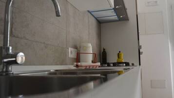 Micro-ondes, four, plaque de cuisson