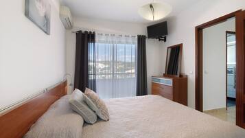 2 室のベッドルーム、WiFi (無料)