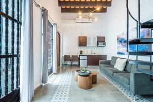 Loft, 1 Bedroom, Non Smoking, Kitchen | Living area | 50-inch Smart TV with digital channels, Netflix, Hulu