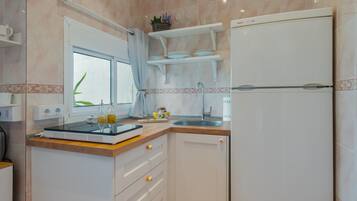 Fridge, microwave, stovetop, coffee/tea maker