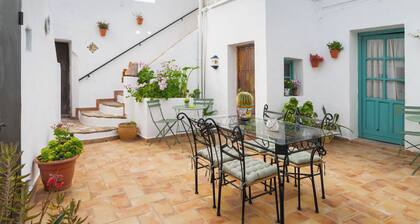 Apartment 'Lucero' with Shared Garden, Wi-Fi and Air Conditioning