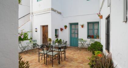 Apartment 'Lucero' with Shared Garden, Wi-Fi and Air Conditioning