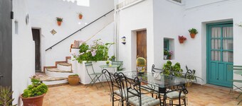 Apartment 'Giraldilla' with Shared Garden, Wi-Fi and Air Conditioning