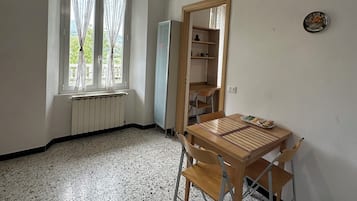 Comfort House, City View | Private kitchen