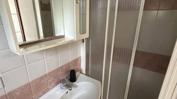 Comfort House, City View | Bathroom