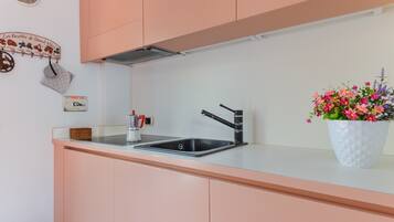 Fridge, stovetop, coffee/tea maker, cookware/dishes/utensils