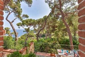 Property grounds - Apartment 'Margherita' with Sea View, Private Terrace and Balcony (Capo D'arco)