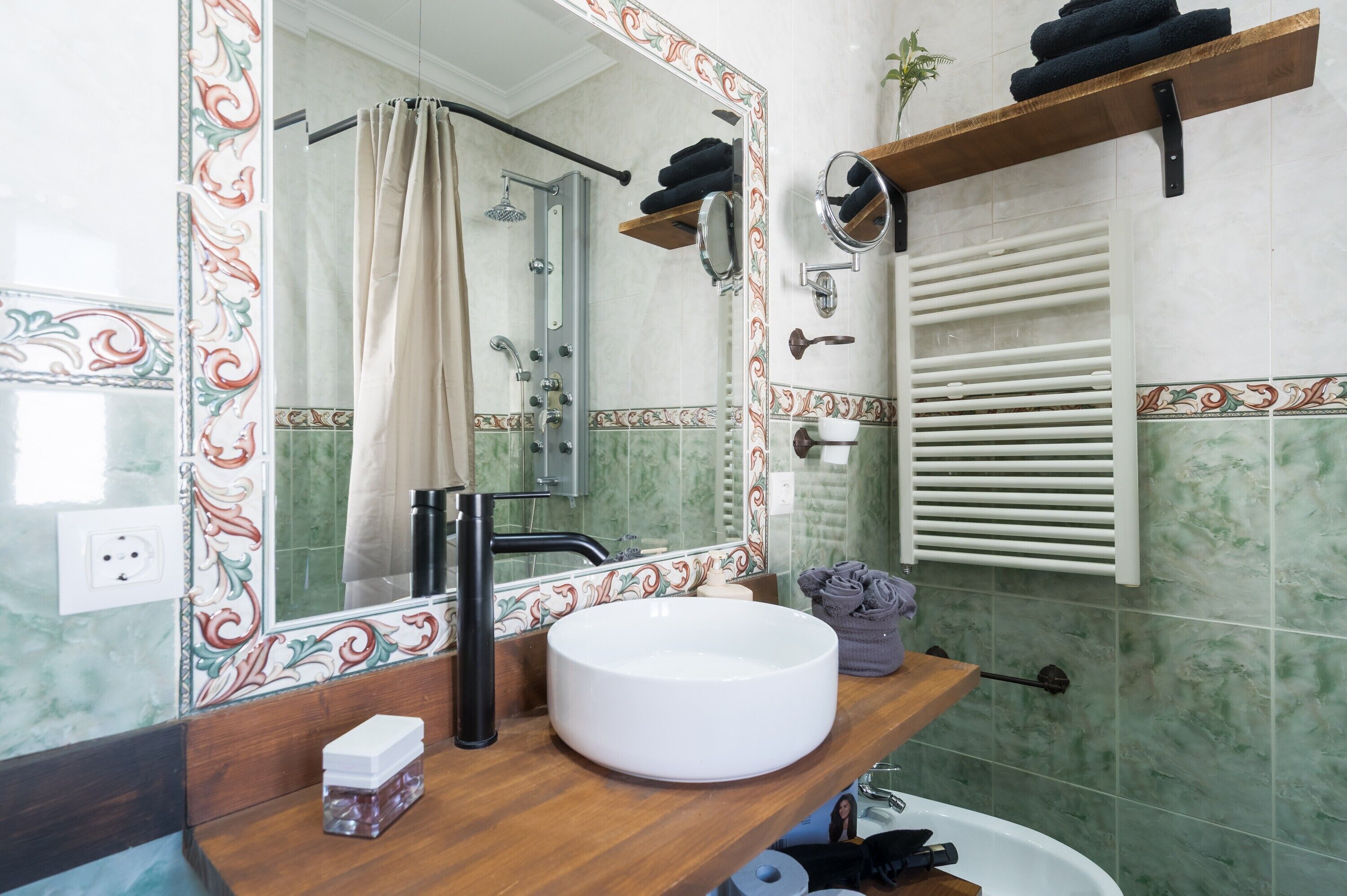 Een douche, een haardroger, handdoeken