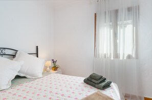 1 bedroom, free WiFi, bed sheets