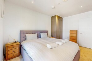 1 slaapkamer, een strijkplank/strijkijzer, gratis wifi, beddengoed