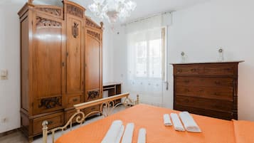 3 bedrooms, bed sheets