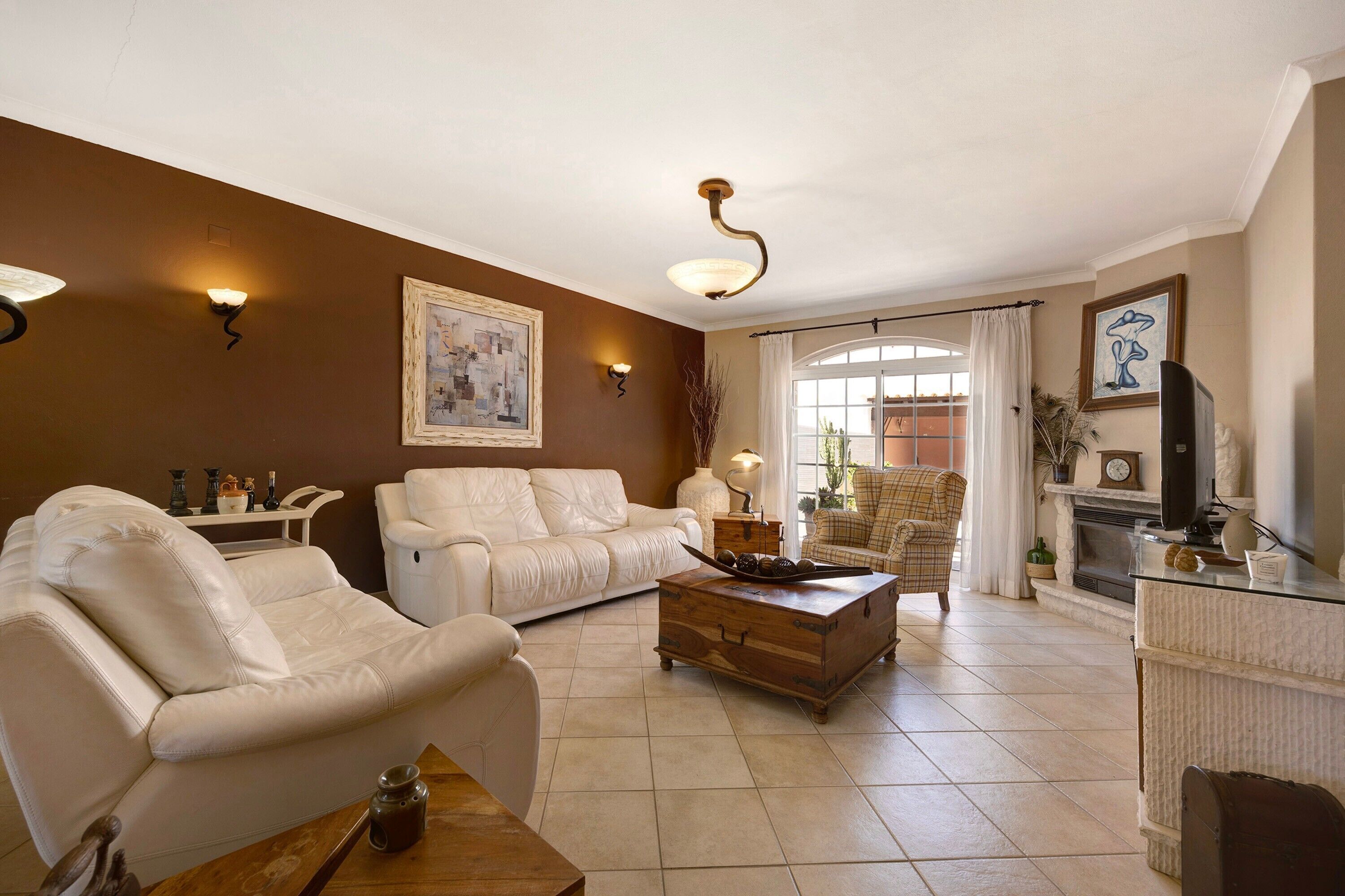 Televisión, chimenea