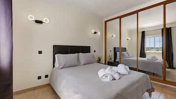 3 bedrooms, iron/ironing board, free WiFi, bed sheets