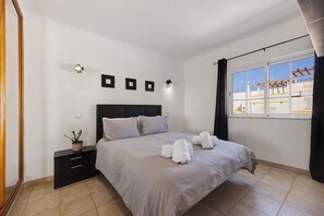 3 chambres, fer et planche à repasser, accès au Wi-Fi (inclus)