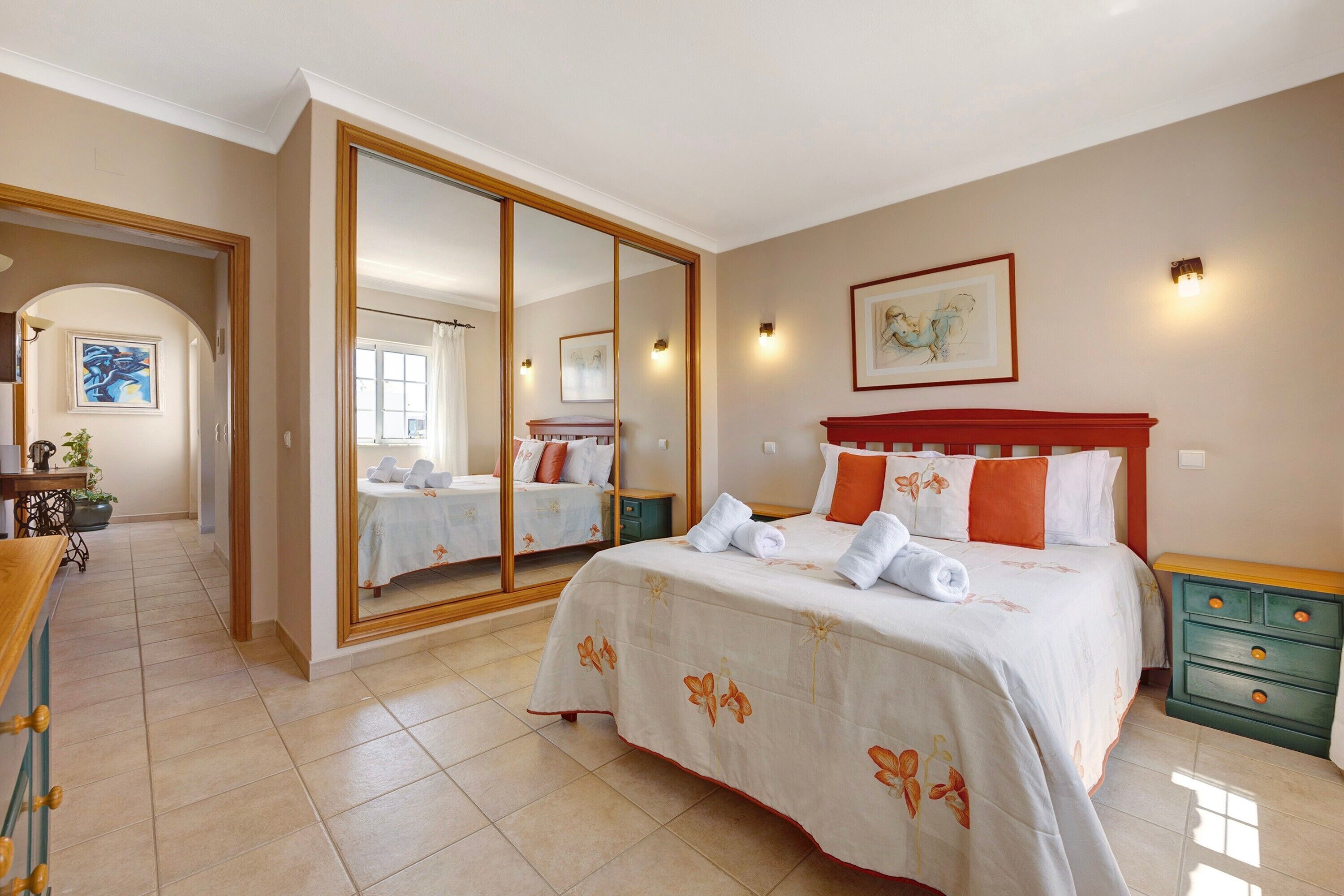 3 chambres, fer et planche à repasser, Wi-Fi gratuit, draps fournis