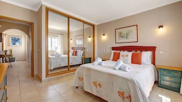 3 chambres, fer et planche à repasser, Wi-Fi gratuit, draps fournis