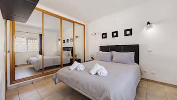 3 bedrooms, iron/ironing board, free WiFi, bed sheets