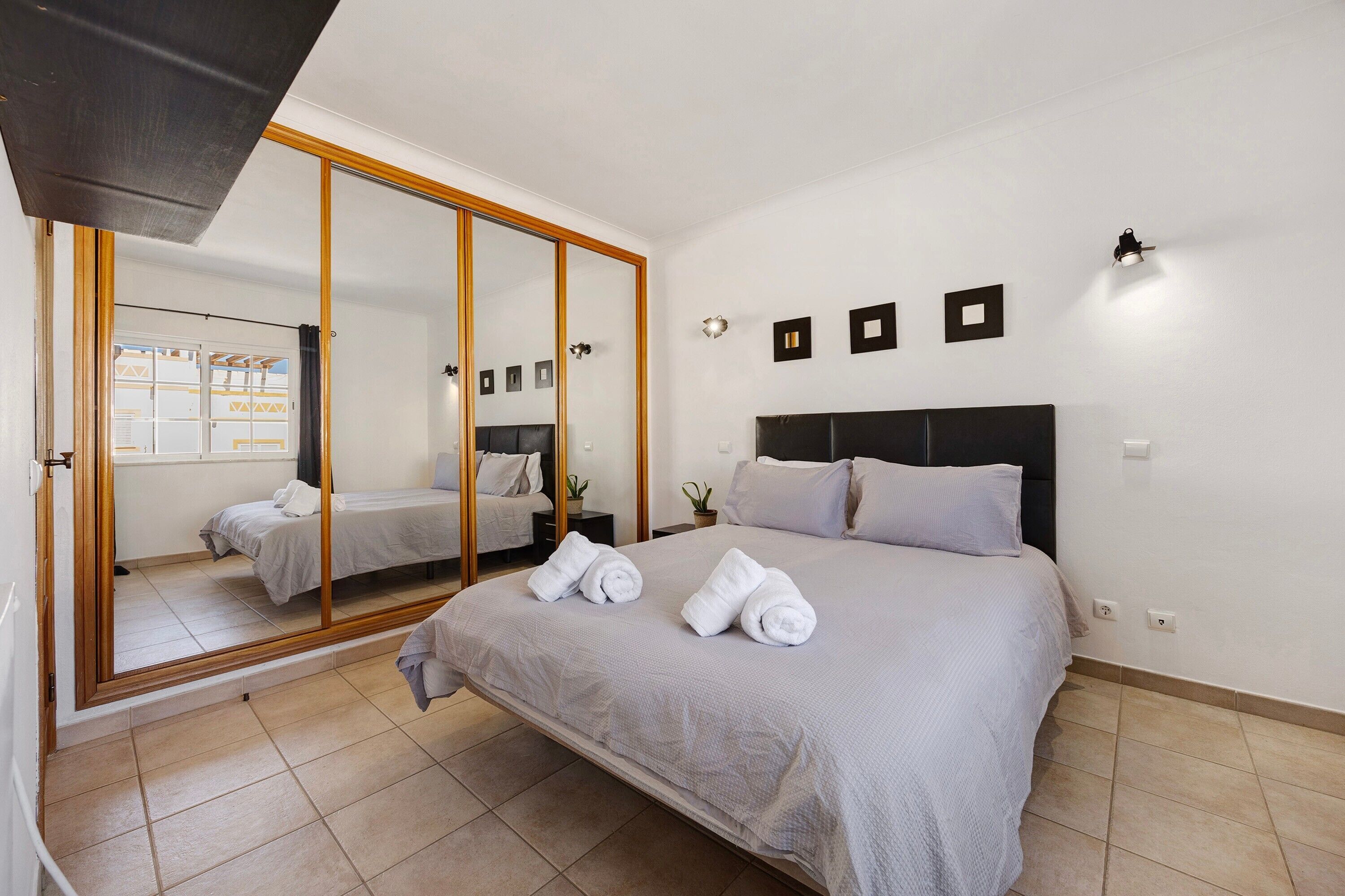 3 habitaciones, tabla de planchar con plancha y wifi gratis 