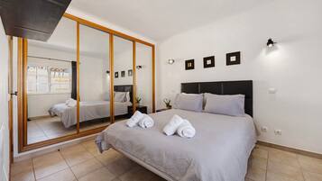 3 habitaciones, tabla de planchar con plancha y wifi gratis