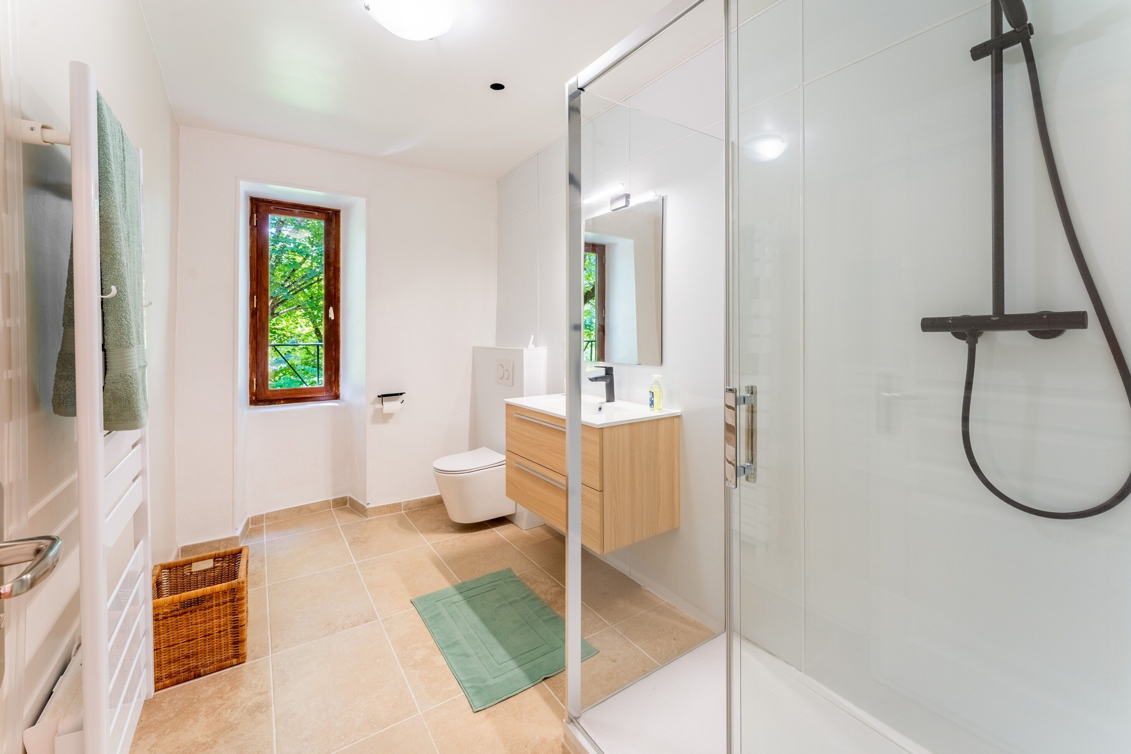 Shower, towels
