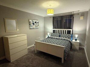 Apartament | 2 dormitoris, planxa i posts de planxar, wifi gratuïta i roba de llit 