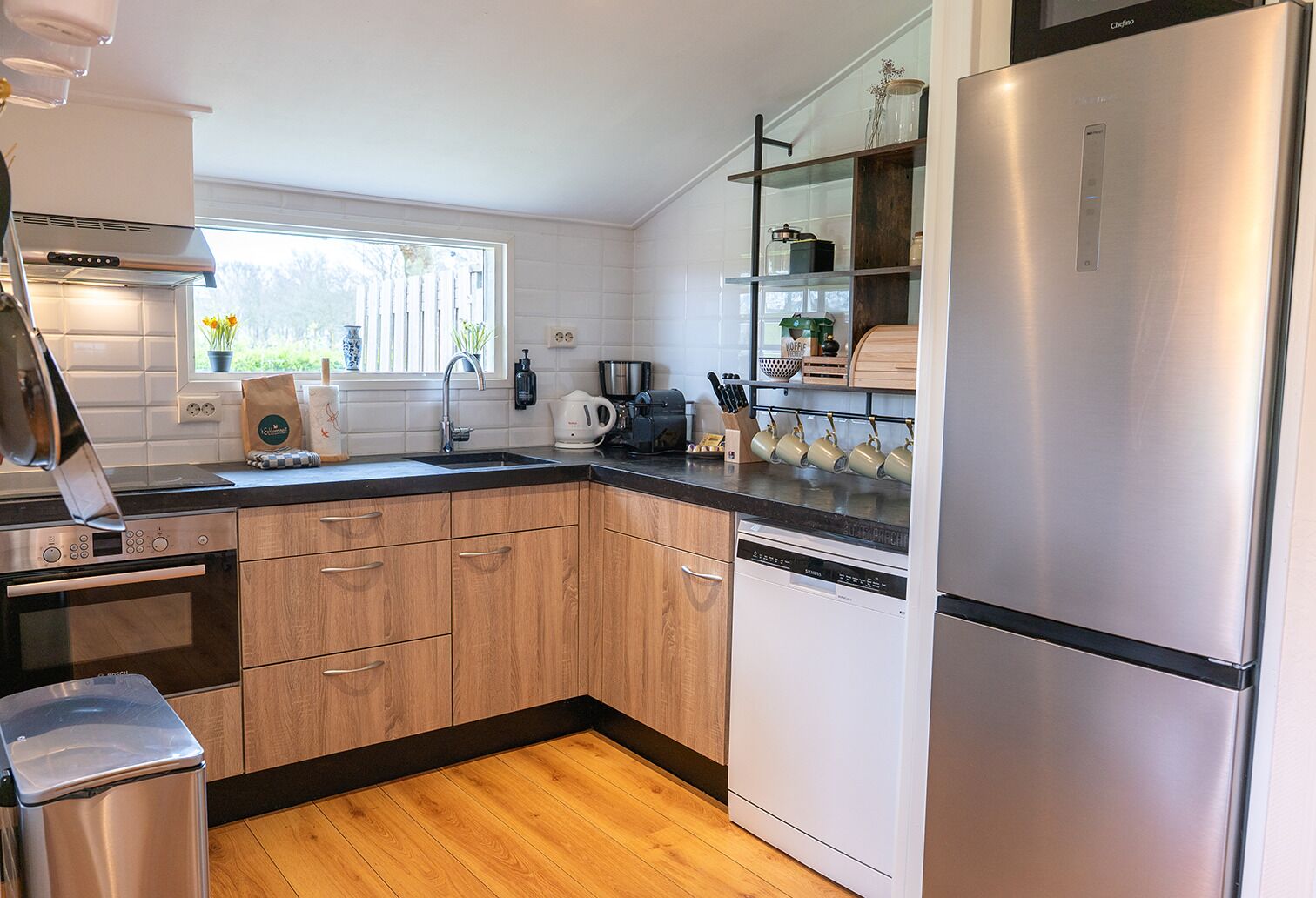 冰箱、微波炉、烤箱、炉 灶