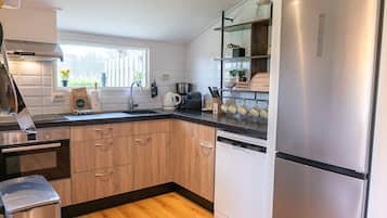 Frigorífic, microones, forn i placa de cuina