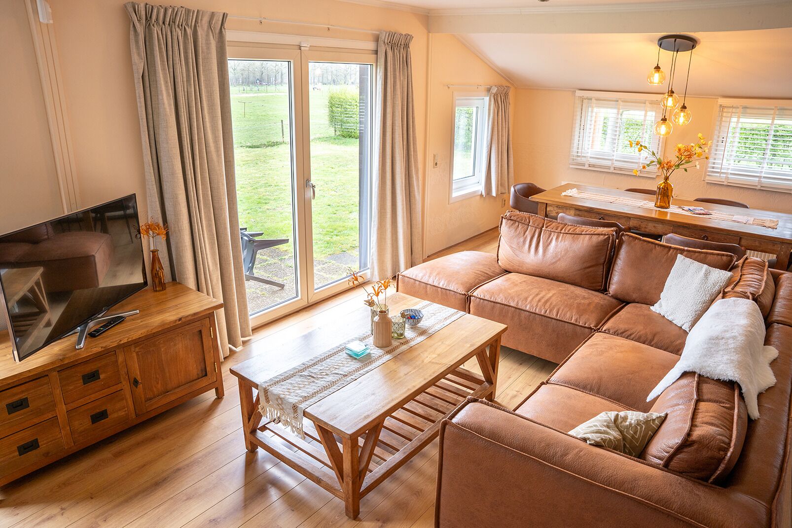 Lovely Family Accommodation With Hot Tub, Spacious Garden And Stunning Views - Amersfoort