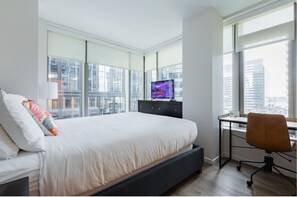 Apartment, Pets Allowed, City View | Desk, laptop workspace, iron/ironing board, free WiFi