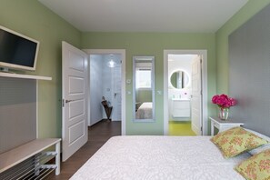 1 chambre, fer et planche à repasser, accès au Wi-Fi (inclus)