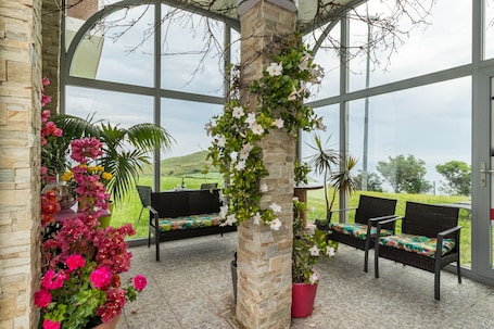 Interior. Apartment 'Gloria-Patchwork' with Sea View, Shared Garden and Wi-Fi
