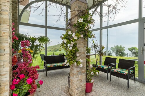 Apartment 'Gloria-Patchwork' with Sea View, Shared Garden and Wi-Fi