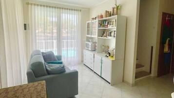 Villa, 4 Bedrooms, Private Pool, Garden View | Living room
