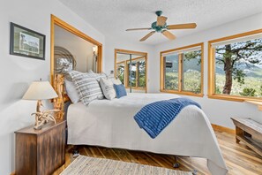 3 slaapkamers, een strijkplank/strijkijzer, wifi, beddengoed