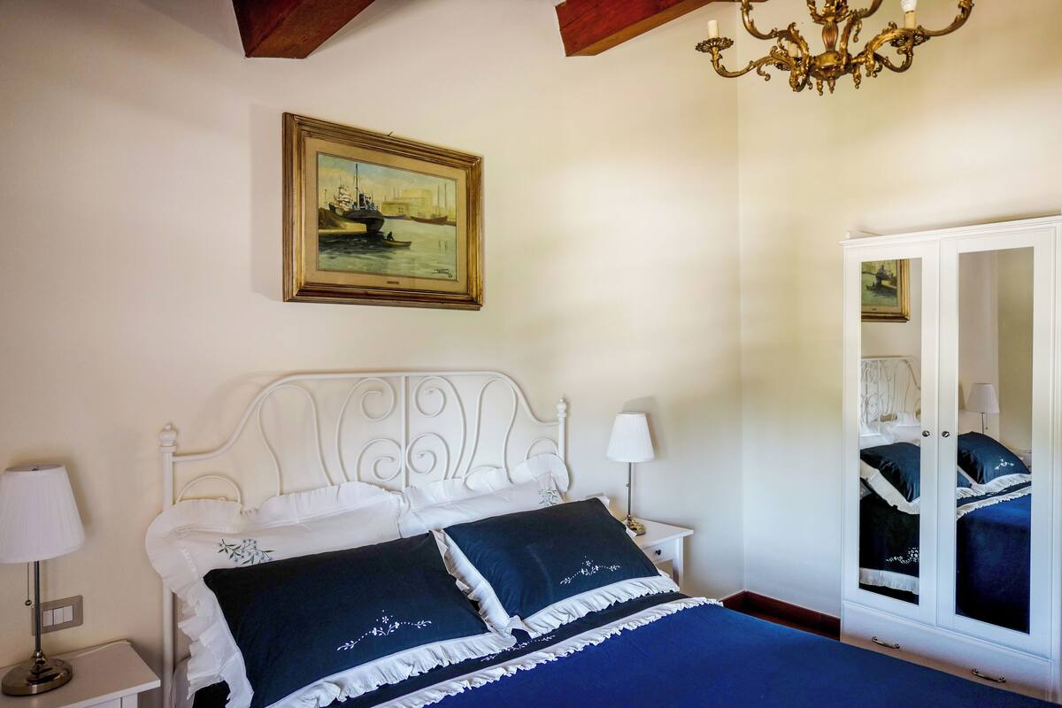Classic Apartment | 3 bedrooms, free cots/infant beds, free WiFi, bed sheets