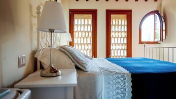 3 bedrooms, free cots/infant beds, free WiFi, bed sheets