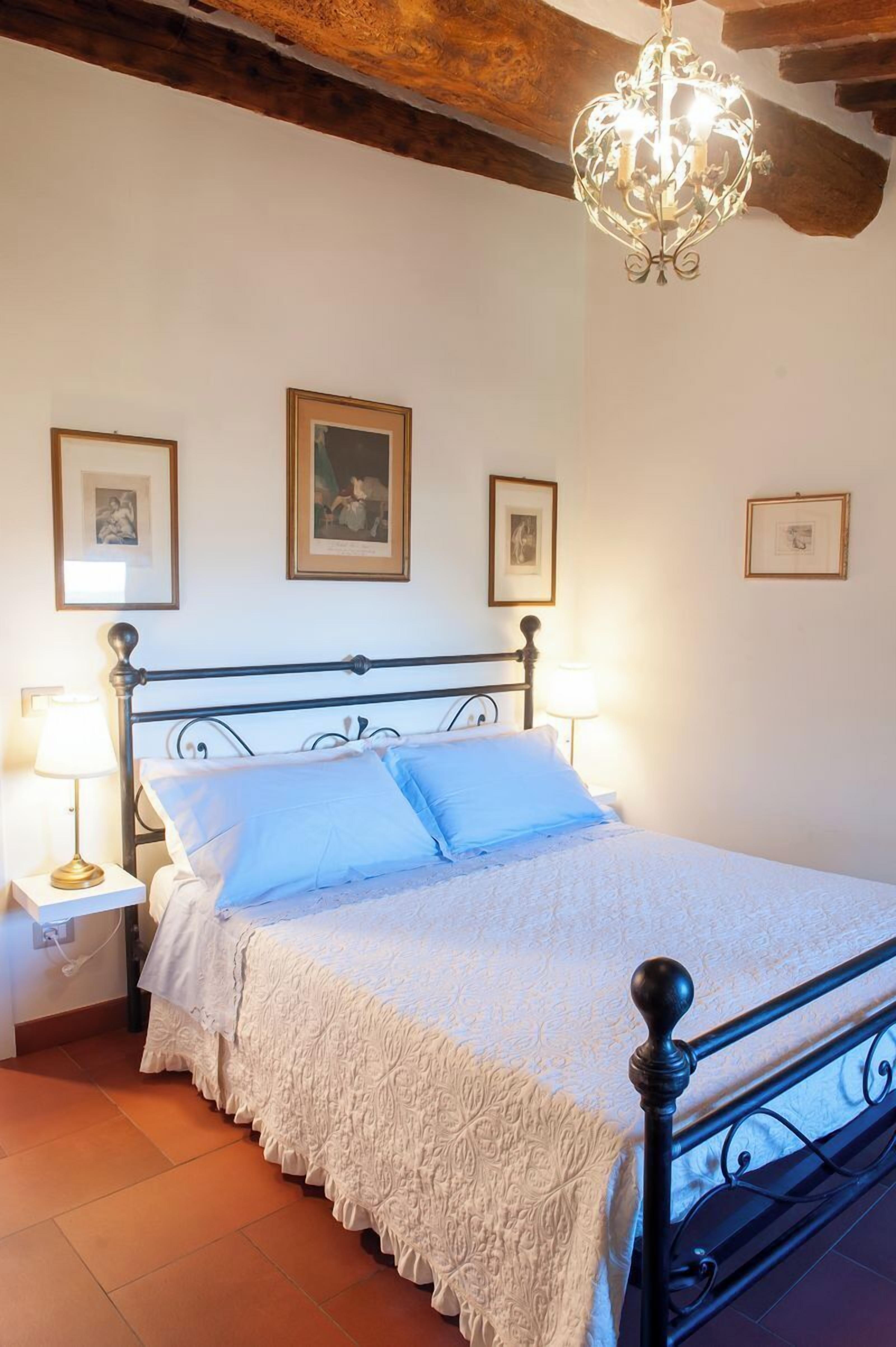 Comfort Apartment | Free cribs/infant beds, free WiFi, bed sheets