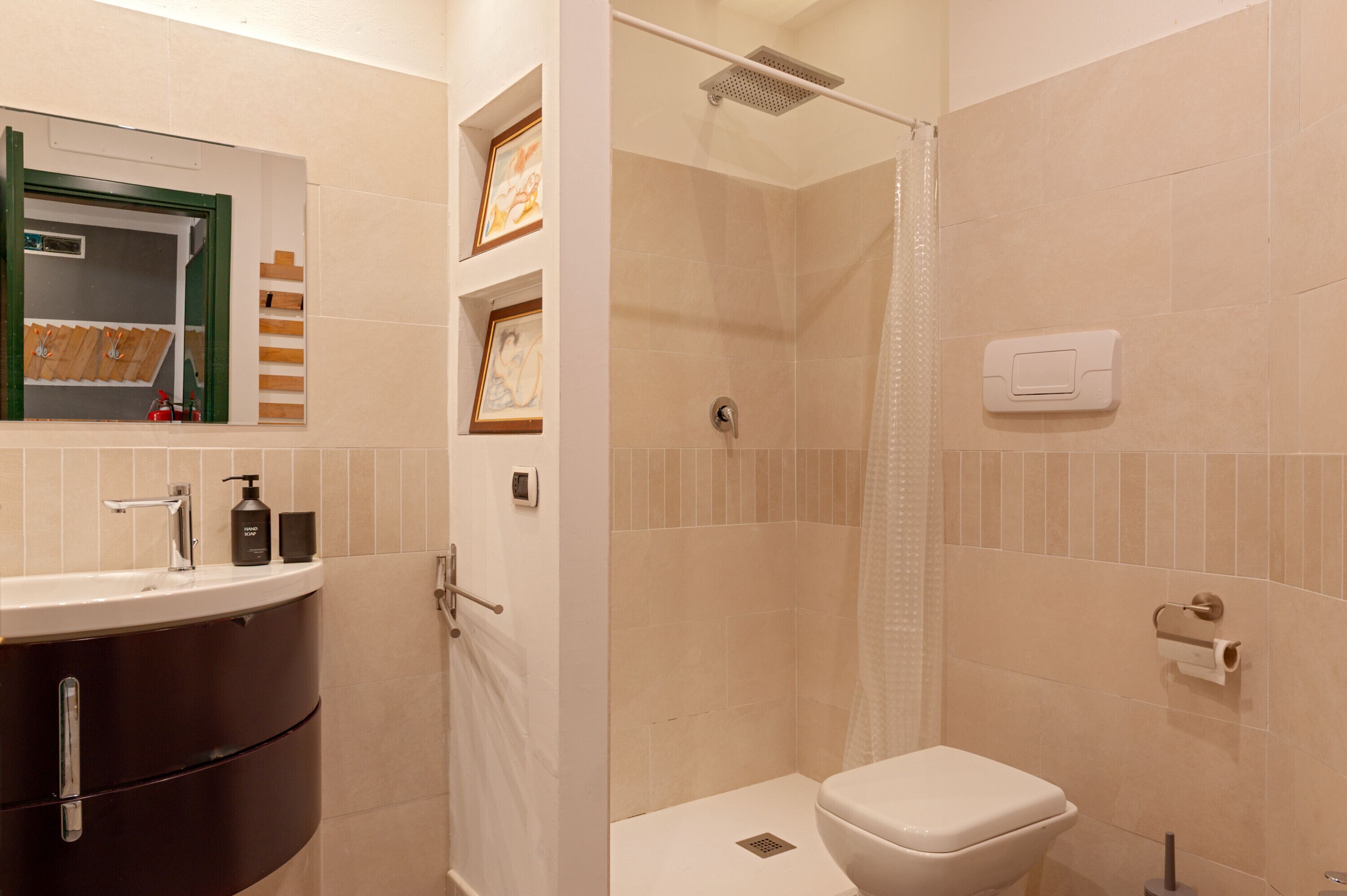 Dusche, Haartrockner, Handtücher