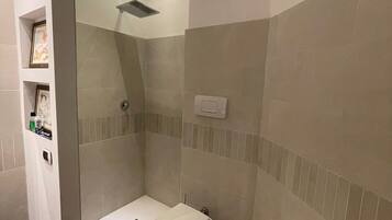 Doccia, asciugacapelli, asciugamani