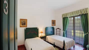 5 quartos, ferros/tábuas de passar roupa, Wi-Fi de cortesia